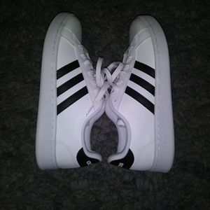 Adidas Sneakers